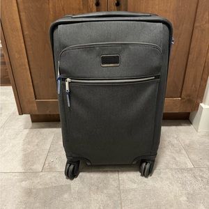 Tumi Larkin Expandable Continental Carry On Luggage